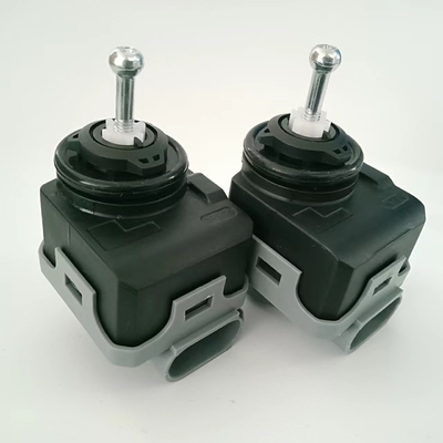 装置を水平にするヘッドライトのヘッドライトは日産12Vを取り替える